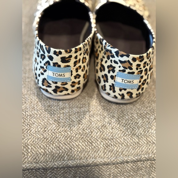 TOMS Leopard Print Women's Shoes - Picture 4 of 6